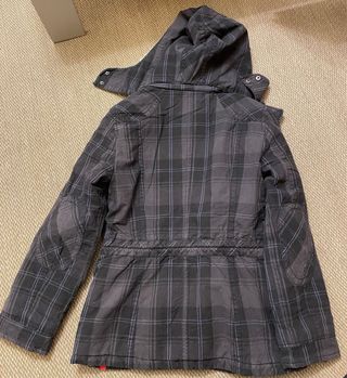 Parka mujer cuadros azul marino y gris.