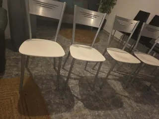 4 Sillas Cocina Blancas y Metal. Conjunto por 80€.