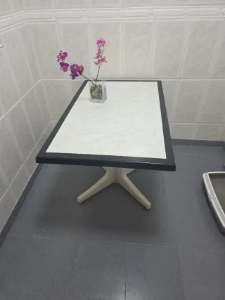 4 Sillas Cocina Blancas y Metal. Conjunto por 80€.