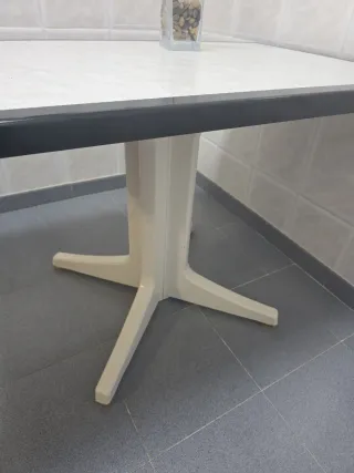 4 Sillas Cocina Blancas y Metal. Conjunto por 80€.