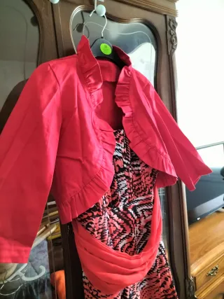 Vestido fiesta multicolor con fajín coral