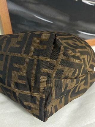 Pochette Fendi Zucca