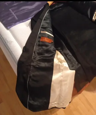 Traje de hombre negro con chaleco