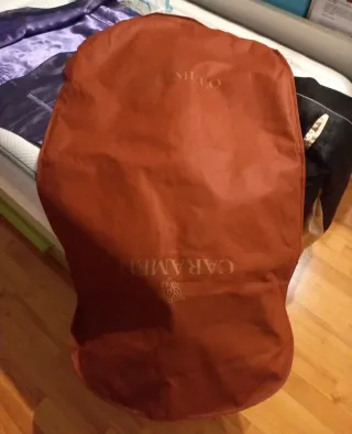 Traje de hombre negro con chaleco