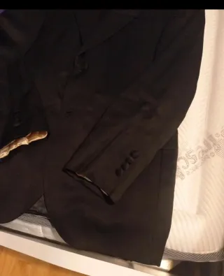 Traje de hombre negro con chaleco