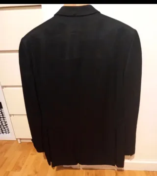 Traje de hombre negro con chaleco