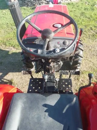 Mini tractor japonés Mitsubishi D1550