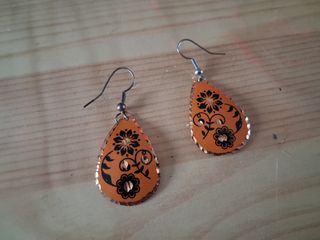 Orecchini pendenti leggerissimi arancioni e neri