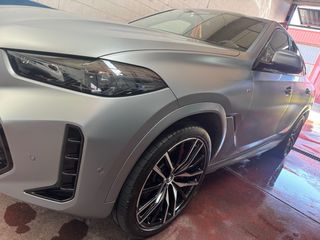 limpieza de vehículos a mano.