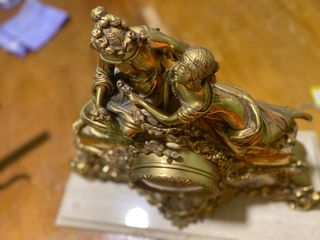 Reloj de sobremesa bronce figuras Escucho ofertas