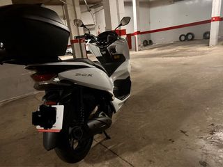 Honda PCX 125 Blanca con Baúl