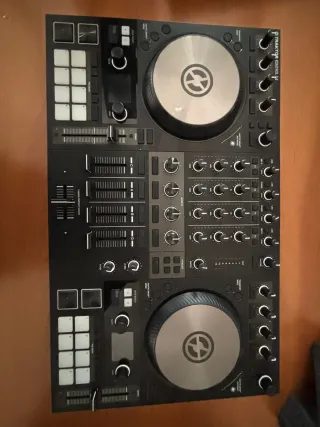 Controladora DJ Traktor Kontrol S4 MK3