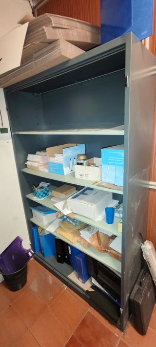 Cerramos oficinas y se venden a precios bajos