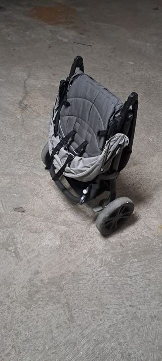 Carrito de bebé Joie gris