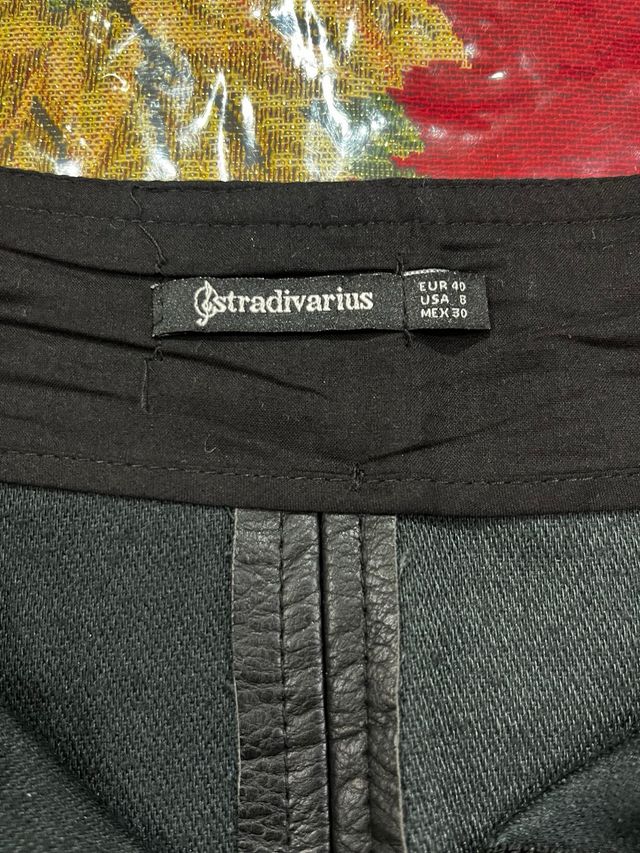 minigonna in pelle nera con zip