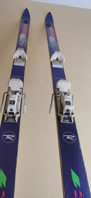 Esquís Rossignol con fijaciones
