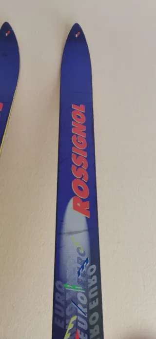 Esquís Rossignol con fijaciones