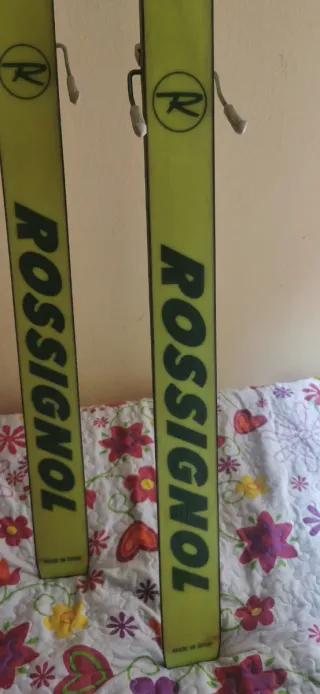 Esquís Rossignol con fijaciones