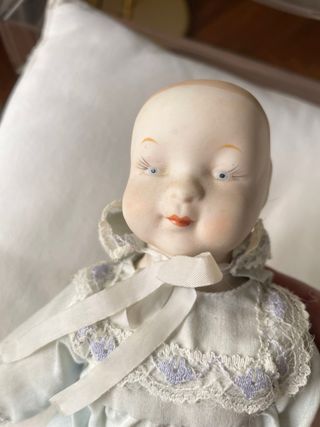 Bambola d'epoca in biscuit