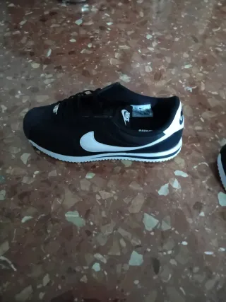 Zapatillas Nike Cortez Negras y Blancas