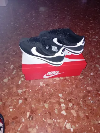 Zapatillas Nike Cortez Negras y Blancas