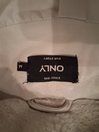 Abrigo blanco de pelo sintético