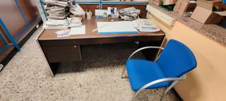 Sillas de oficina azul y plateado