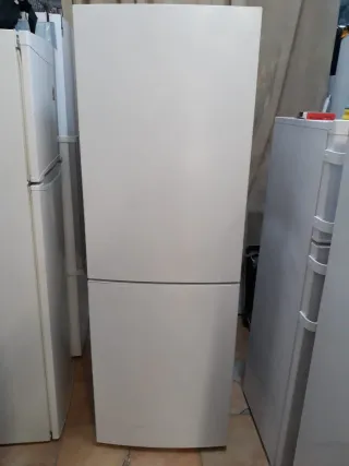 Nevera combi blanca Marca Haier altura 1:77 cm anc