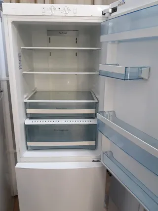 Nevera combi blanca Marca Haier altura 1:77 cm anc