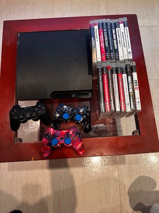 Consola PS3 con 3 mandos y juegos