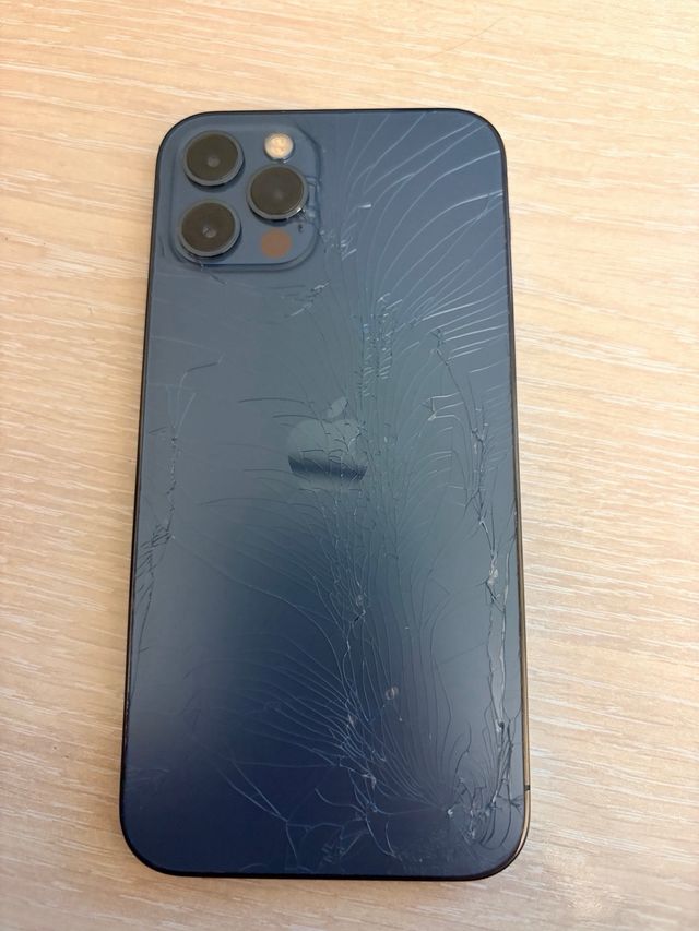 iPhone 12 Pro - Retro danneggiato