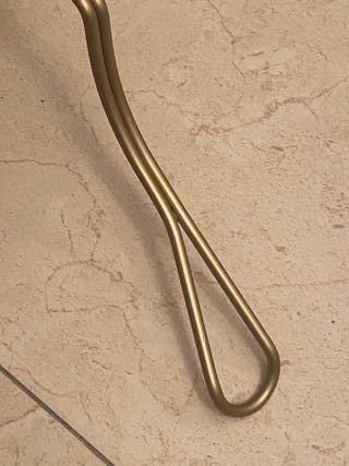 stock Perchas doradas de aluminio