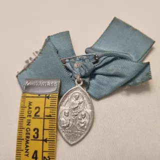 Medalla religiosa antigua 1900 con cinta