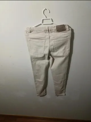 Pantalón vaquero niño beige