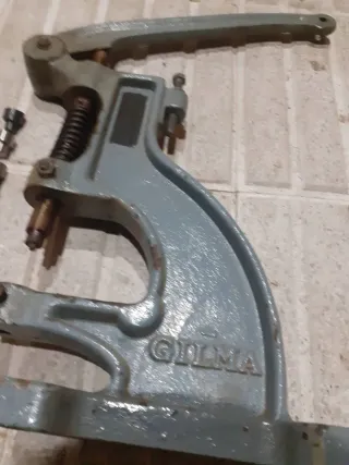 Remachadora manual con accesorios