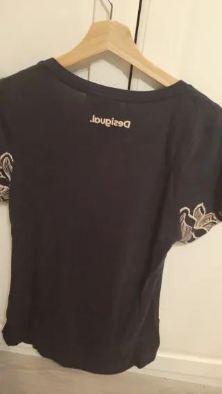 Camiseta Desigual flores bordadas nueva