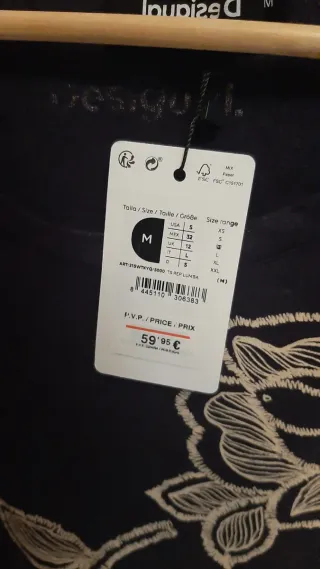 Camiseta Desigual flores bordadas nueva