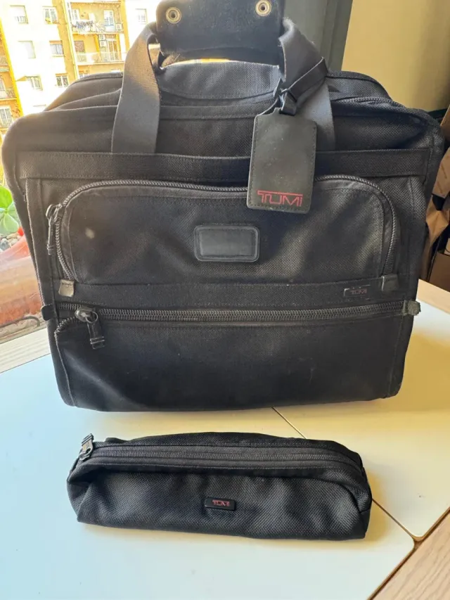Maletín Tumi con ruedas negro