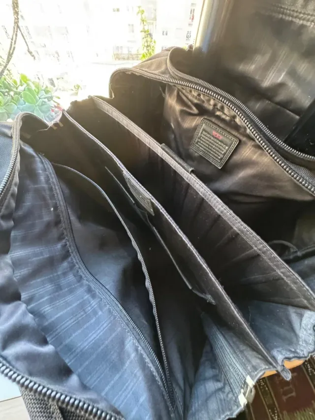 Maletín Tumi con ruedas negro