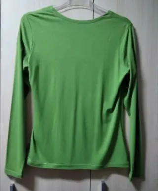 Camiseta verde cruzada manga larga