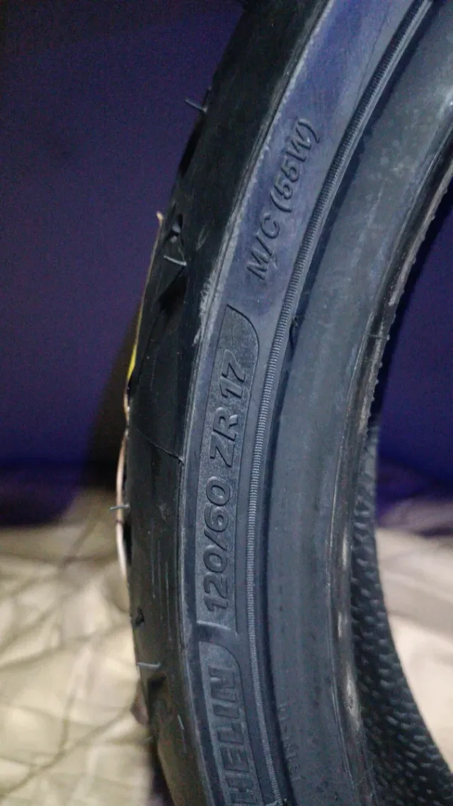 Neumático Michelin Road 6 120/60 ZR 17 moto