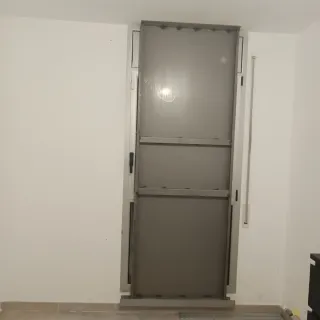 Puerta / Panel Antiokupa