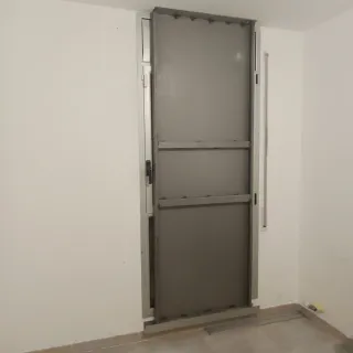 Puerta / Panel Antiokupa