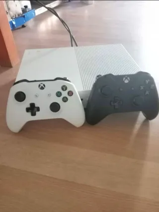 Xbox One com 2 comandos