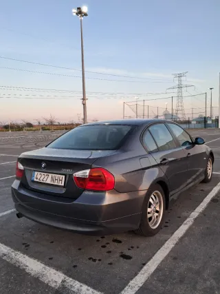 BMW Serie 3 318i E90