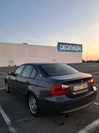 BMW Serie 3 318i E90