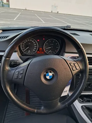 BMW Serie 3 318i E90