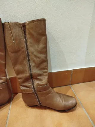 Botas de cuero marrones con hebilla