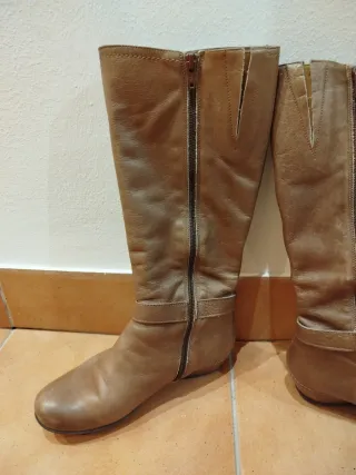 Botas de cuero marrones con hebilla