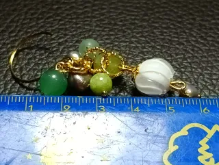 Orecchini perla, giada verde e fiore bianco